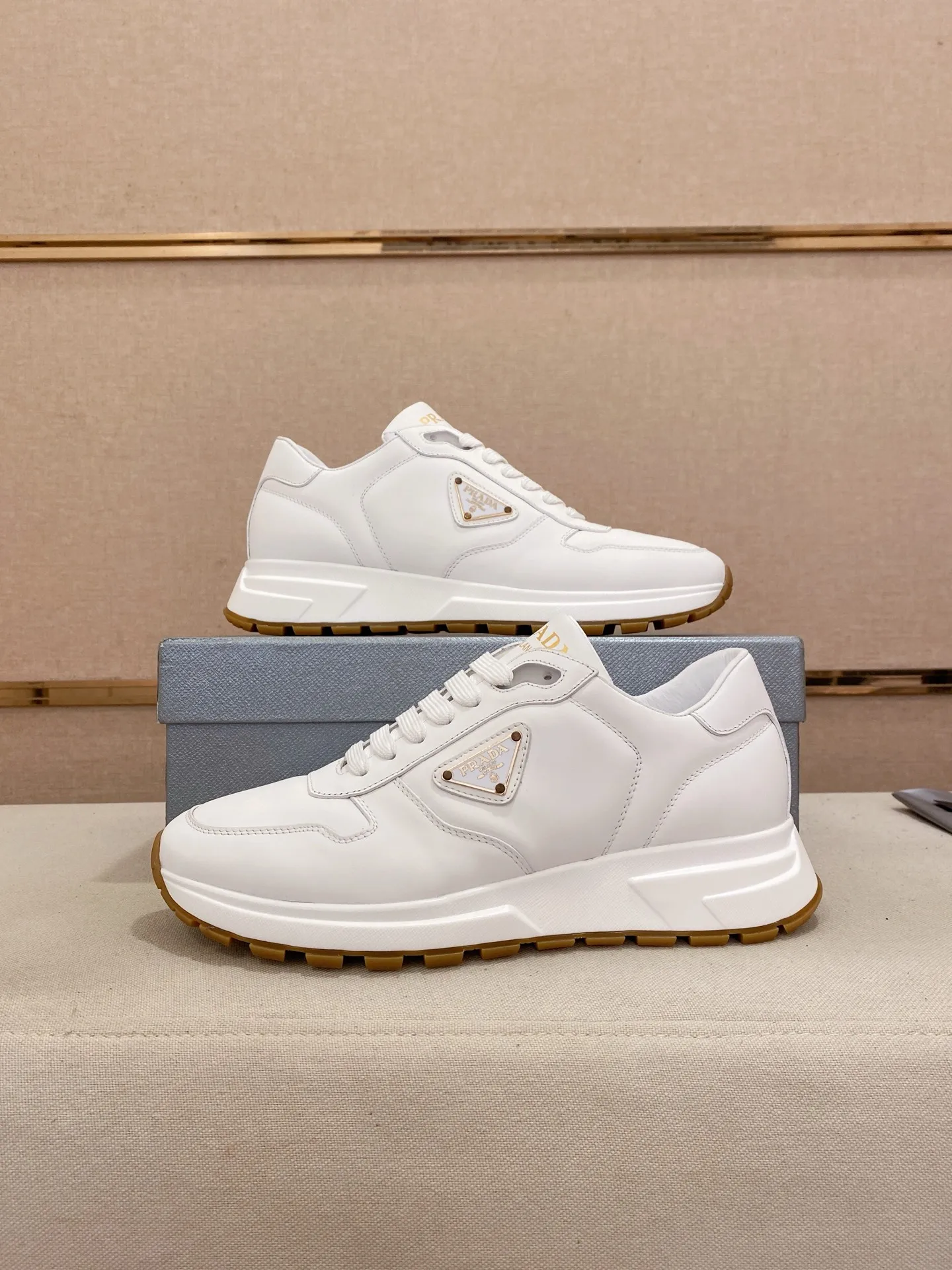Factory price 540💰 ✔️✔️✔️High version High-quality new PRADA counters are on the market at the same time. The new men's shoes and 😘fabrics are selected from imported first-layer cowhide and are made by pure handcrafts. Lining: Full cowhide lining. 👍🏿 High-end ☄️ air-cushion molded anti-slip rubber outsole, exquisite lines, simple and elegant, comfortable and high-end for leisure travel. Code number: 38 to 44